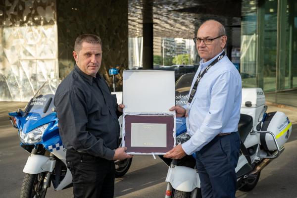 Carlos Porcel i Sergio Rueda recullen el guardó . /Foto: M.A. CUARTERO (TMB)