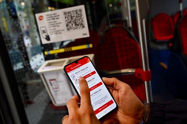 El nou bitllet senzill online de bus es pot adquirir a través de la TMB App / Foto: Pep Herrero (TMB)