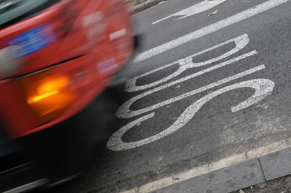 Primer pla de les lletres Bus d'un carril bus.