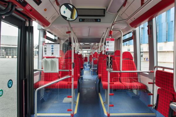 Interior d'un bus articulat de TMB