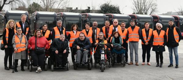 Representants de les entitats i responsables de  TMB i de l’IMPD avui en la visita tècnica / Foto: Miguel Ángel Cuartero (TMB)