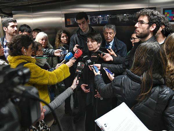 La presidenta de TMB, Rosa Alarcón, atenent els mitjans / Foto: Miguel Ángel Cuartero (TMB)