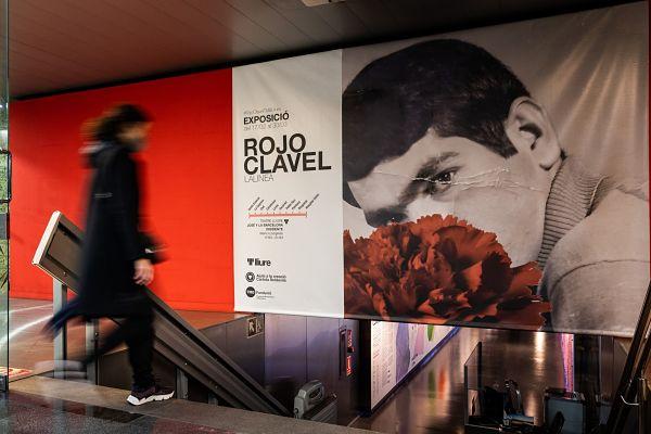 Entrada de l'Espai Mercè Sala que acull l'exposició 'Rojo Clavel' fins al 30 de març / Foto: Pep Herrero (TMB)