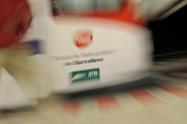 Logotip de TMB en un comboi de metro