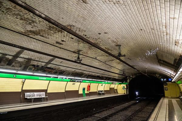 La volta de l'estació de Lesseps actualment, un cop retirat el revestiment / Foto: Pep Herrero (TMB)