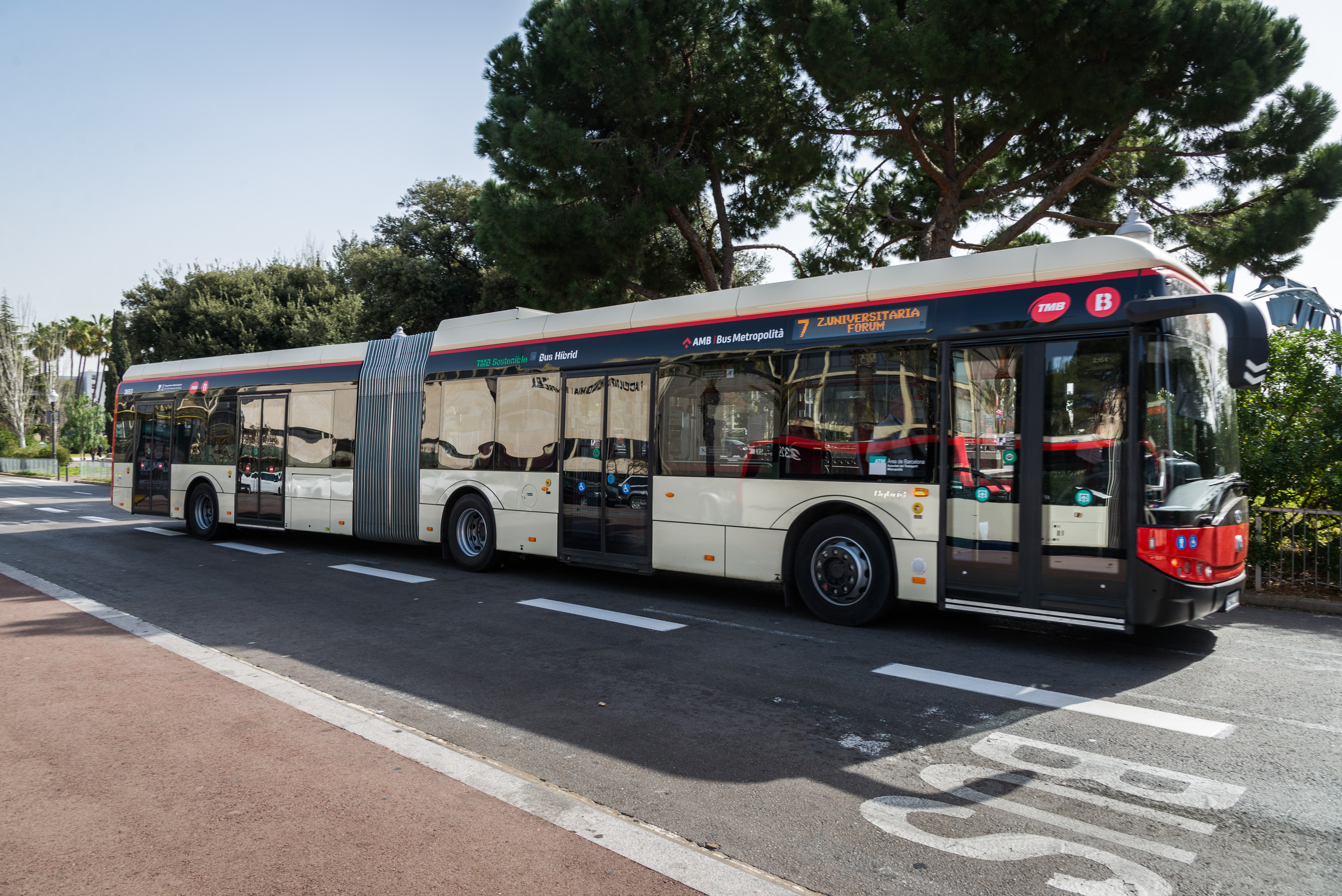 Autobús Solaris Urbino 18 híbrid a la línia 7 / Foto: Pep Herrero