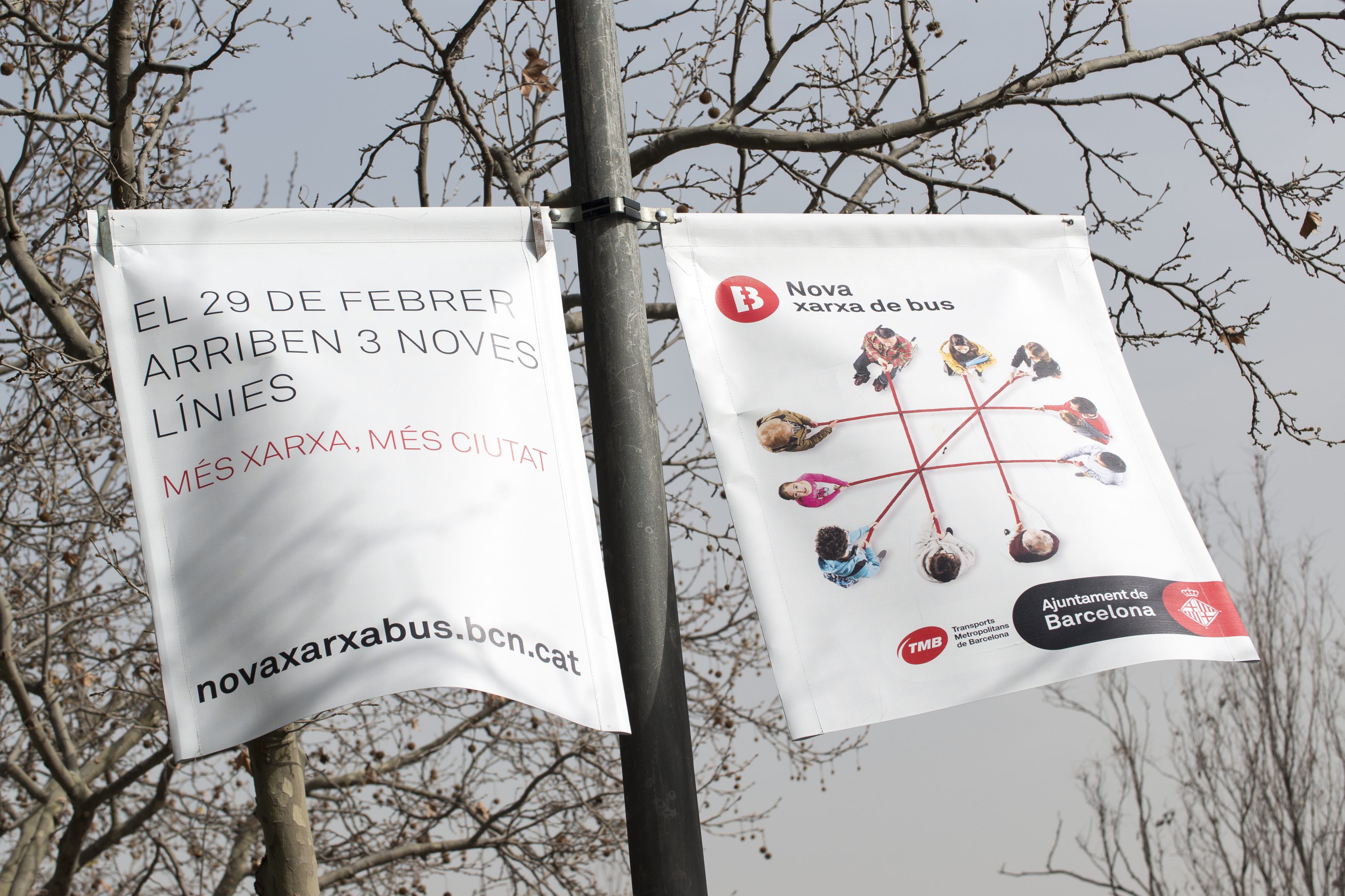 Banderoles de la campanya de difusió de la nova xarxa de bus / Foto: Miguel Ángel Cuartero