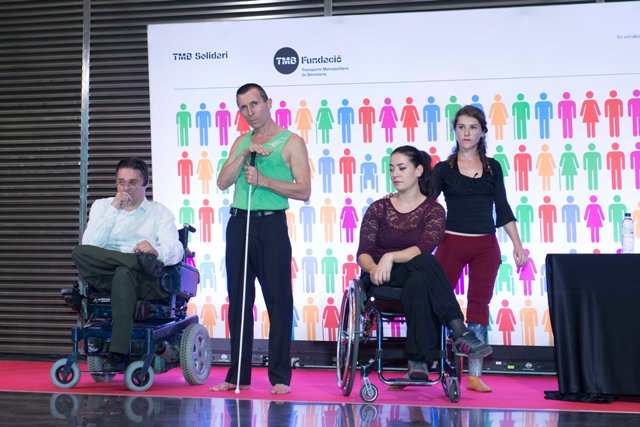 Un moment de la presentació del 'Mou-te per les persones amb discapacitat' / Foto: Miguel Ángel Cuartero (TMB)