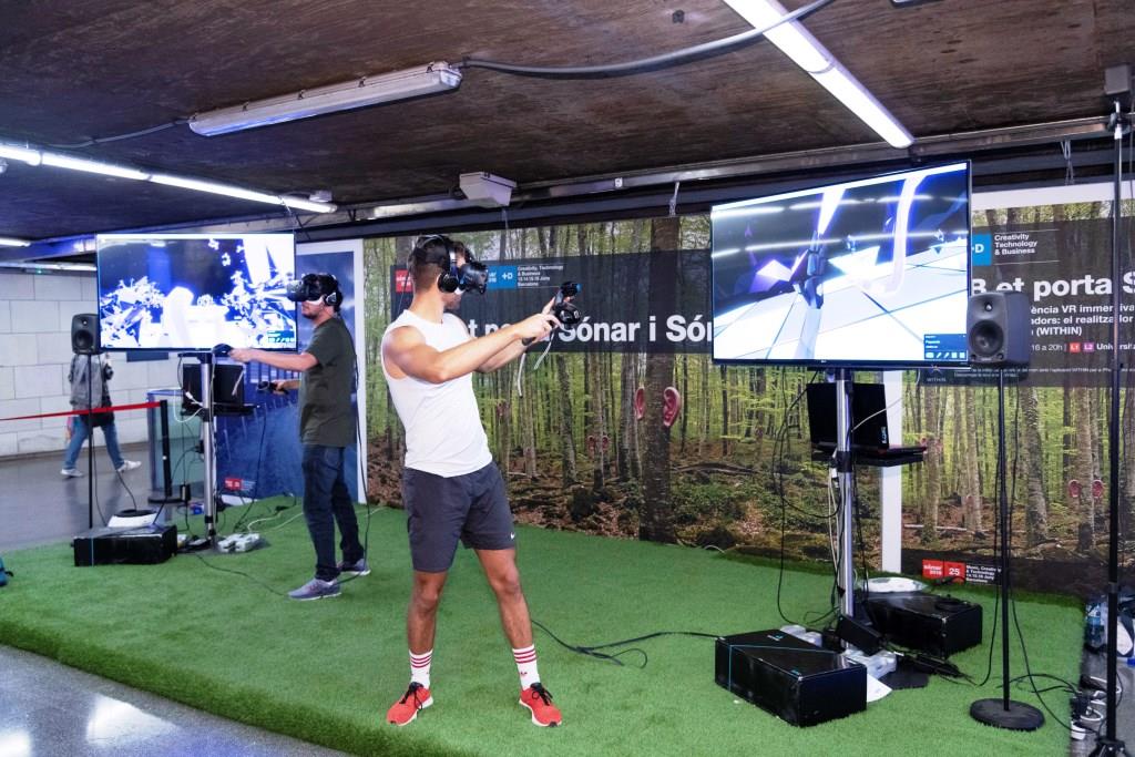 Per primer cop el congrés Sónar +D ofereix una activitat de realitat virtual al metro / Foto: Miguel Ángel Cuartero (TMB)
