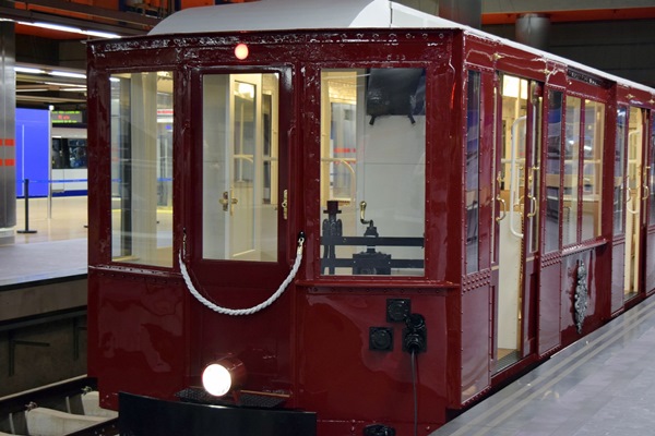 Un dels trens clàssics que han estat restaurats amb motiu del centenari del metro de Madrid / Foto: Metro de Madrid